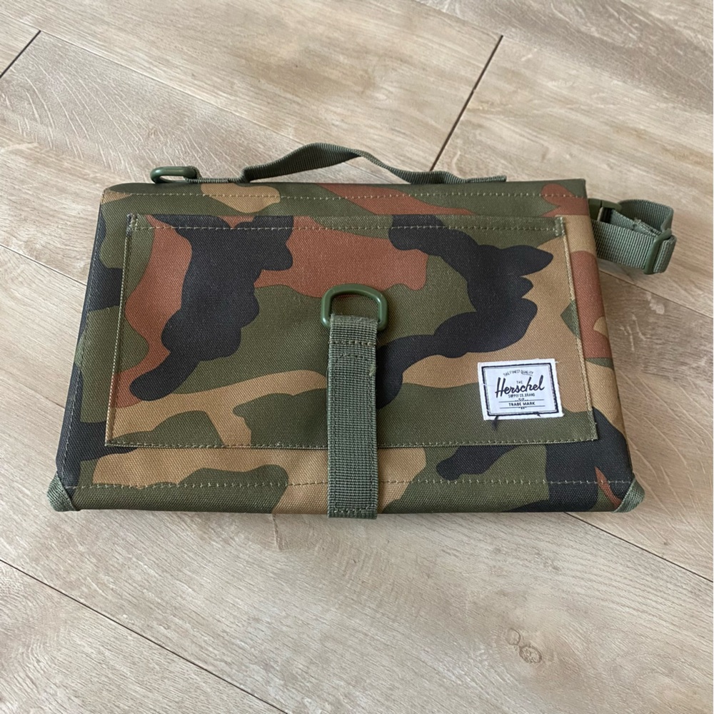 Hershel‎ Sprout Diaper Change Mat Portable Camo NWOT